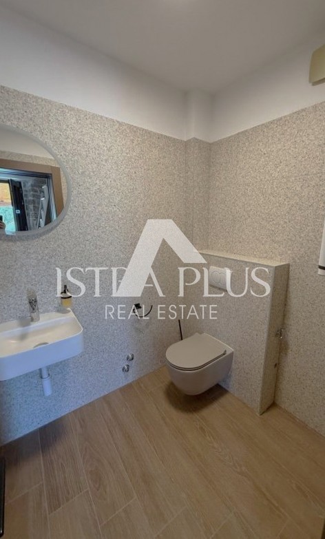 Istria, zona di Parenzo, casa in pietra ristrutturata con piscina - bellezza senza tempo e comfort moderno