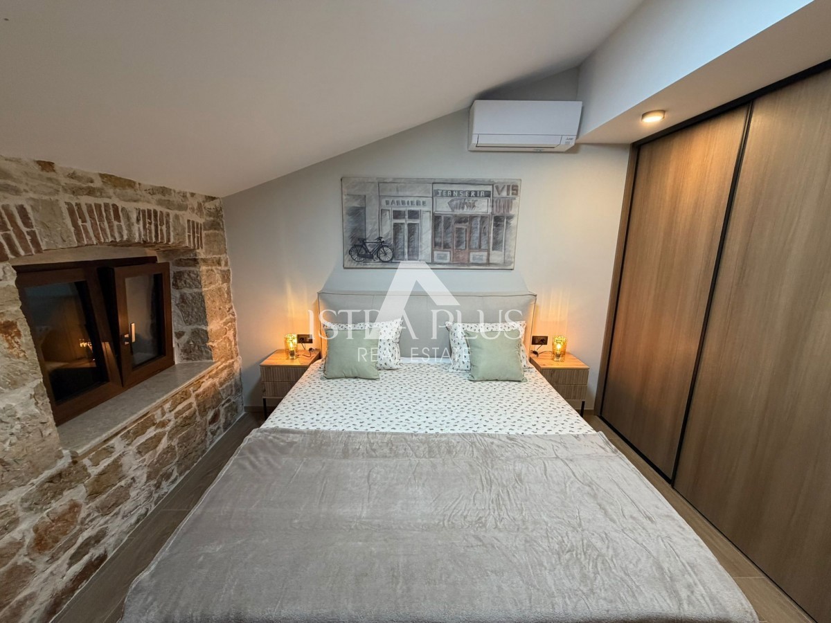 Istria, zona di Parenzo, casa in pietra ristrutturata con piscina - bellezza senza tempo e comfort moderno