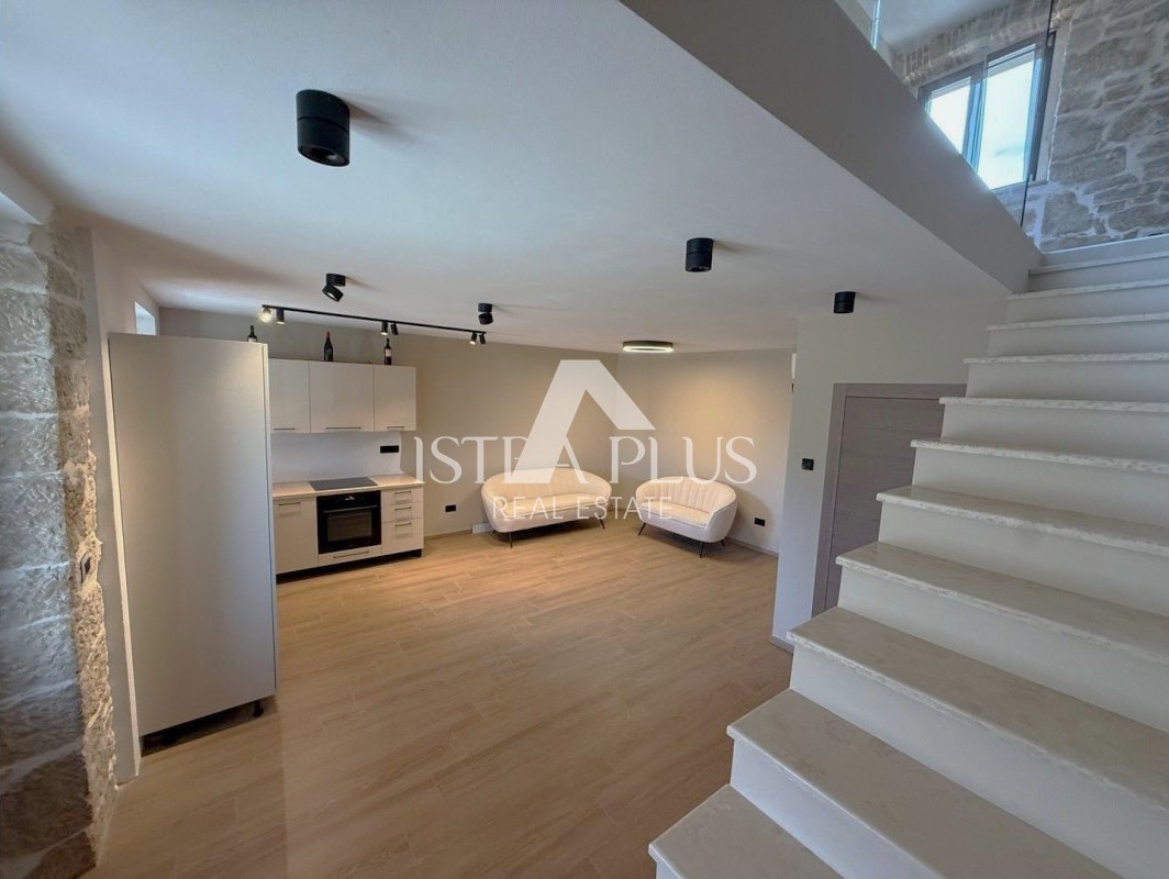 Istria, zona di Parenzo, casa in pietra ristrutturata con piscina - bellezza senza tempo e comfort moderno