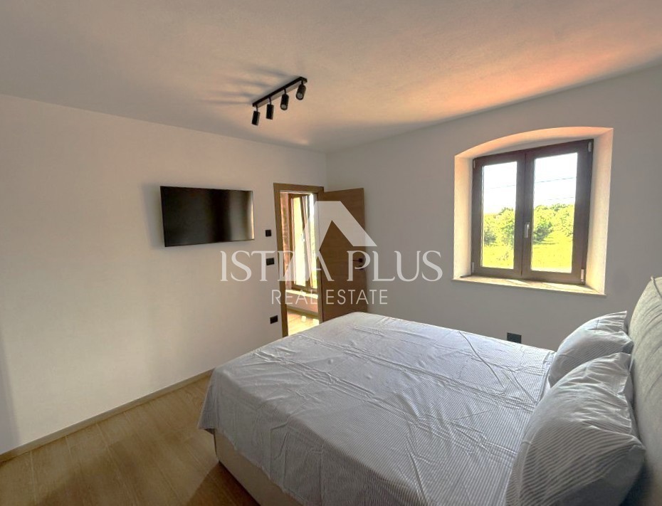 Istria, zona di Parenzo, casa in pietra ristrutturata con piscina - bellezza senza tempo e comfort moderno