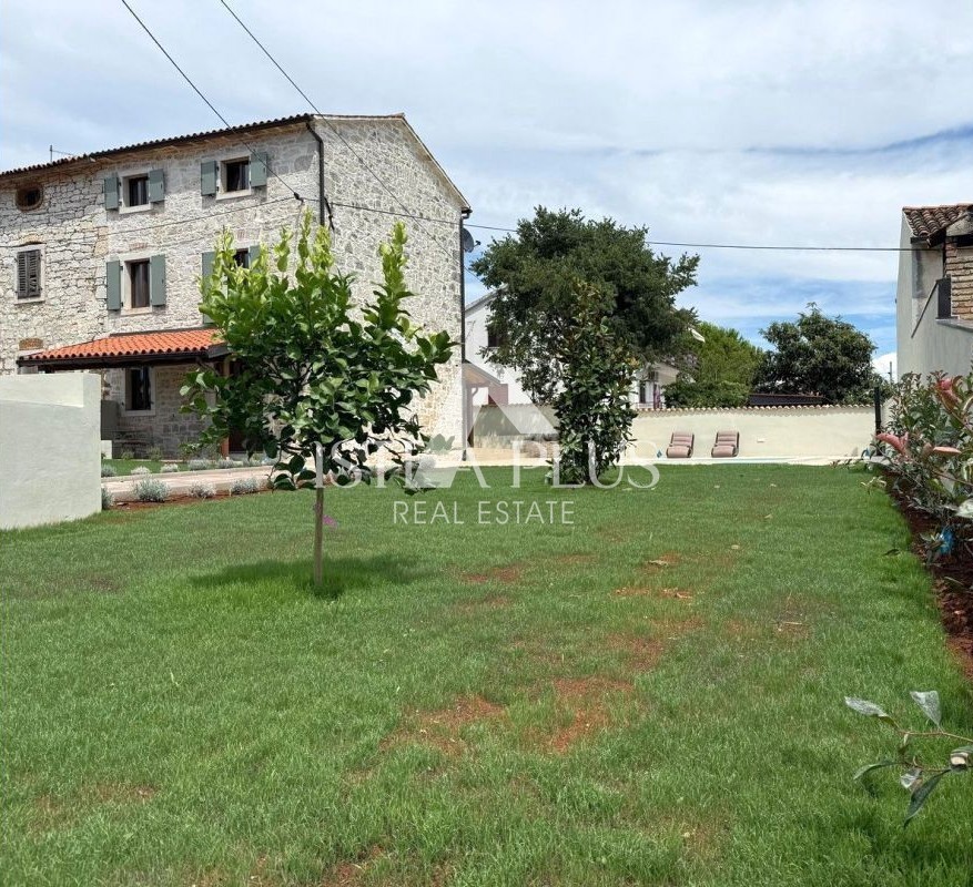 Istria, zona di Parenzo, casa in pietra ristrutturata con piscina - bellezza senza tempo e comfort moderno