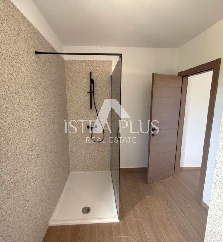 Istria, zona di Parenzo, casa in pietra ristrutturata con piscina - bellezza senza tempo e comfort moderno