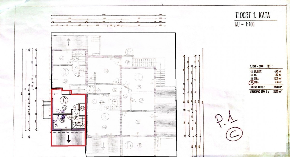 Opportunità! Appartamento su due piani (PT+1) con cortile, a 2 km dal mare!