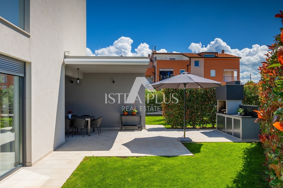 Parenzo - Villa moderna di lusso con piscina, garage e vista mare