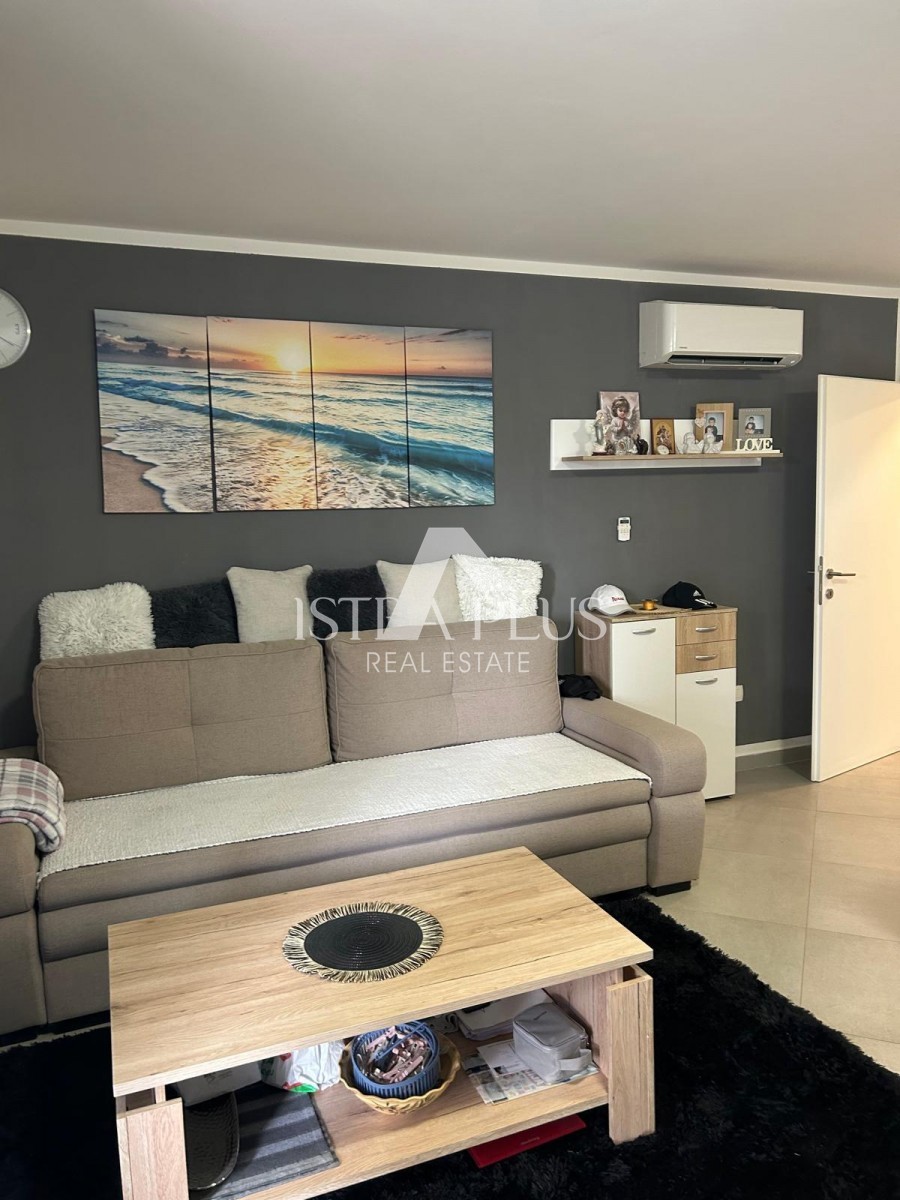 Occasione, appartamento a Parenzo, piano terra con cortile, a 850 m dal mare!!