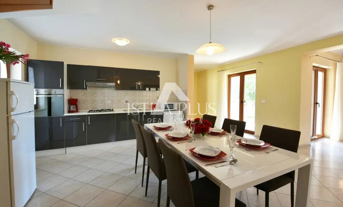 Istria, zona di Parenzo - Bellissima casa indipendente con piscina e vista sul paesaggio istriano!
