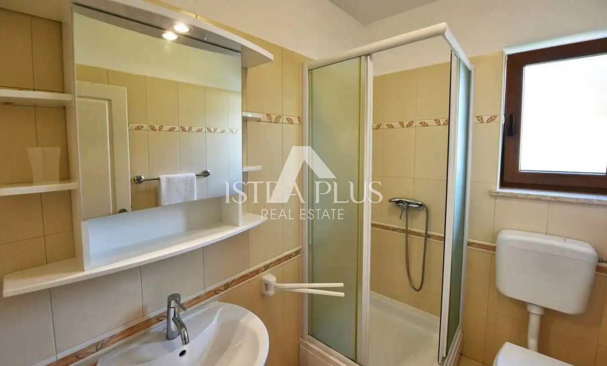 Istria, zona di Parenzo - Bellissima casa indipendente con piscina e vista sul paesaggio istriano!