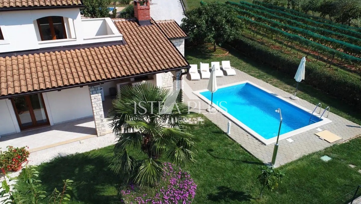 Istria, zona di Parenzo - Bellissima casa indipendente con piscina e vista sul paesaggio istriano!
