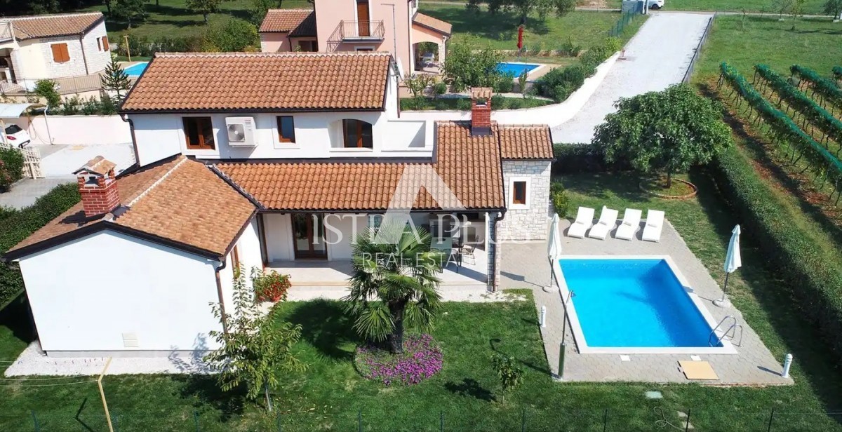 Istria, zona di Parenzo - Bellissima casa indipendente con piscina e vista sul paesaggio istriano!