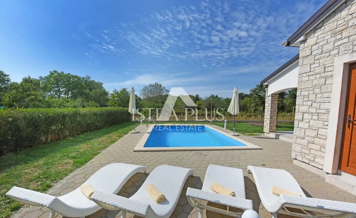 Istria, zona di Parenzo - Bellissima casa indipendente con piscina e vista sul paesaggio istriano!