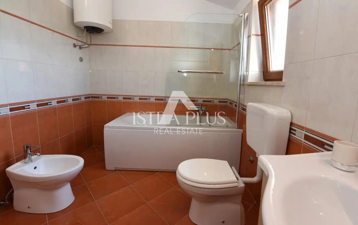 Istria, zona di Parenzo - Bellissima casa indipendente con piscina e vista sul paesaggio istriano!
