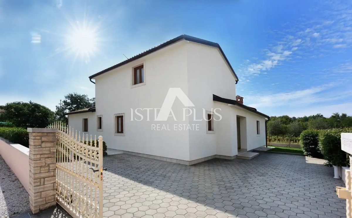 Istria, zona di Parenzo - Bellissima casa indipendente con piscina e vista sul paesaggio istriano!