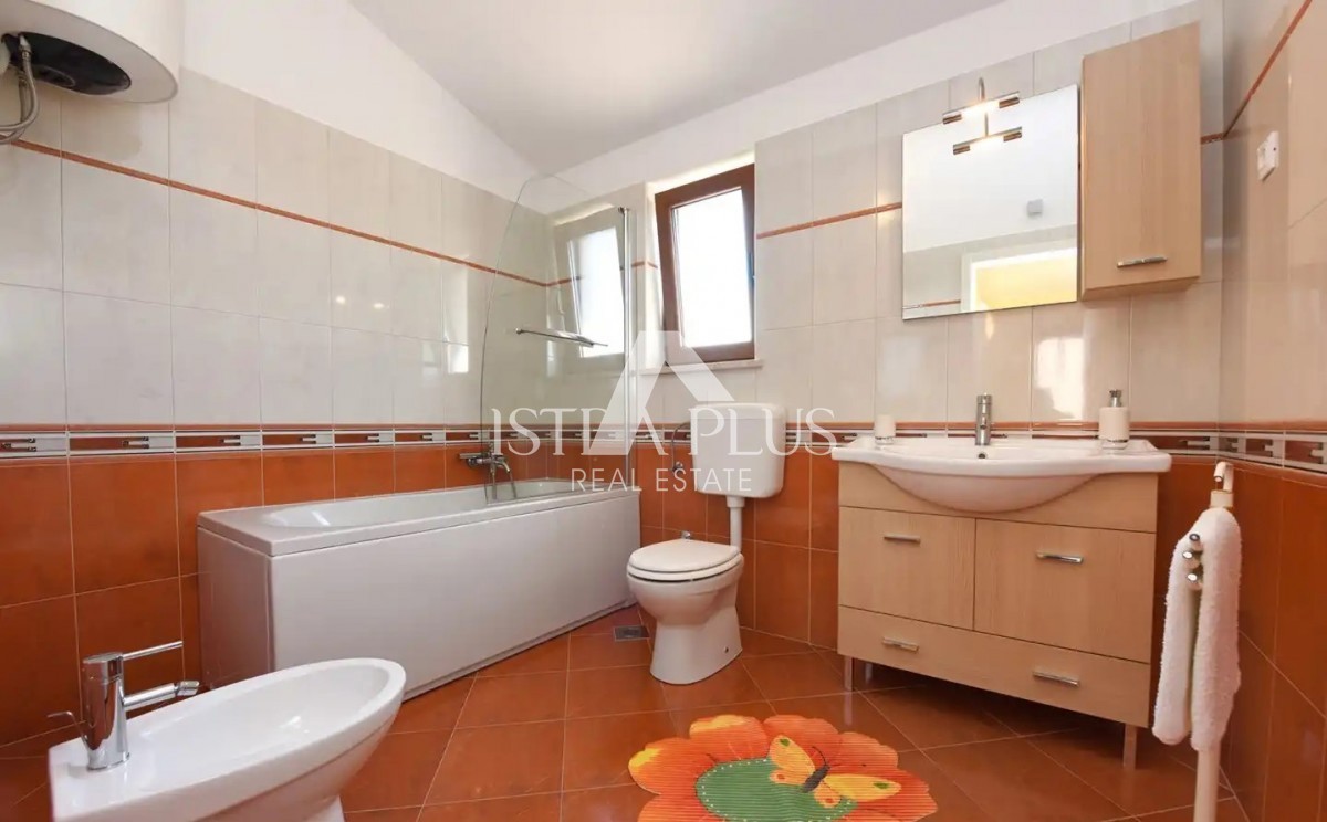Istria, zona di Parenzo - Bellissima casa indipendente con piscina e vista sul paesaggio istriano!