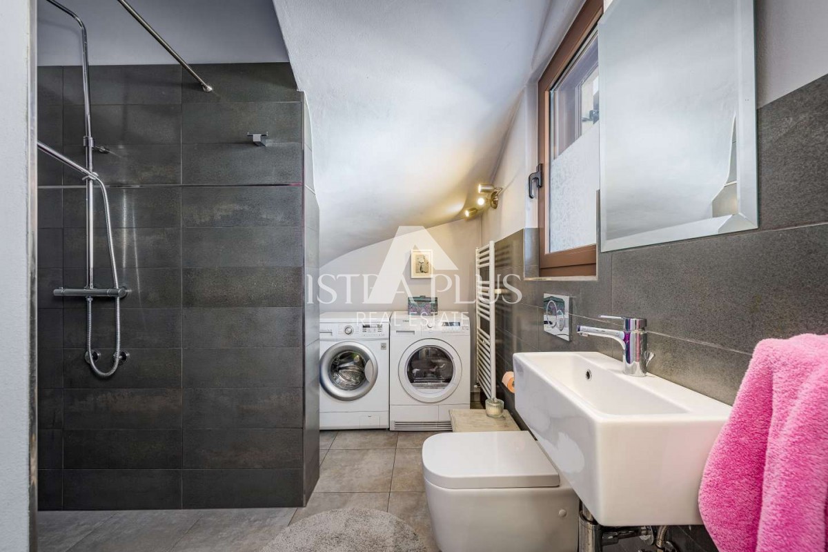 Casa indipendente con piscina, a 10 km dalla città e dal mare – 565 m² di lusso e comfort