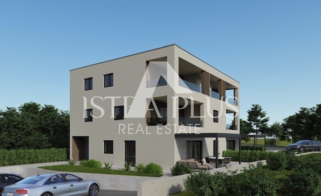 Parenzo - insediamento nel centro - appartamento al piano terra con giardino