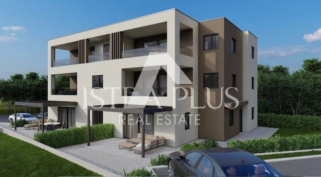 Parenzo - insediamento nel centro - appartamento al piano terra con giardino