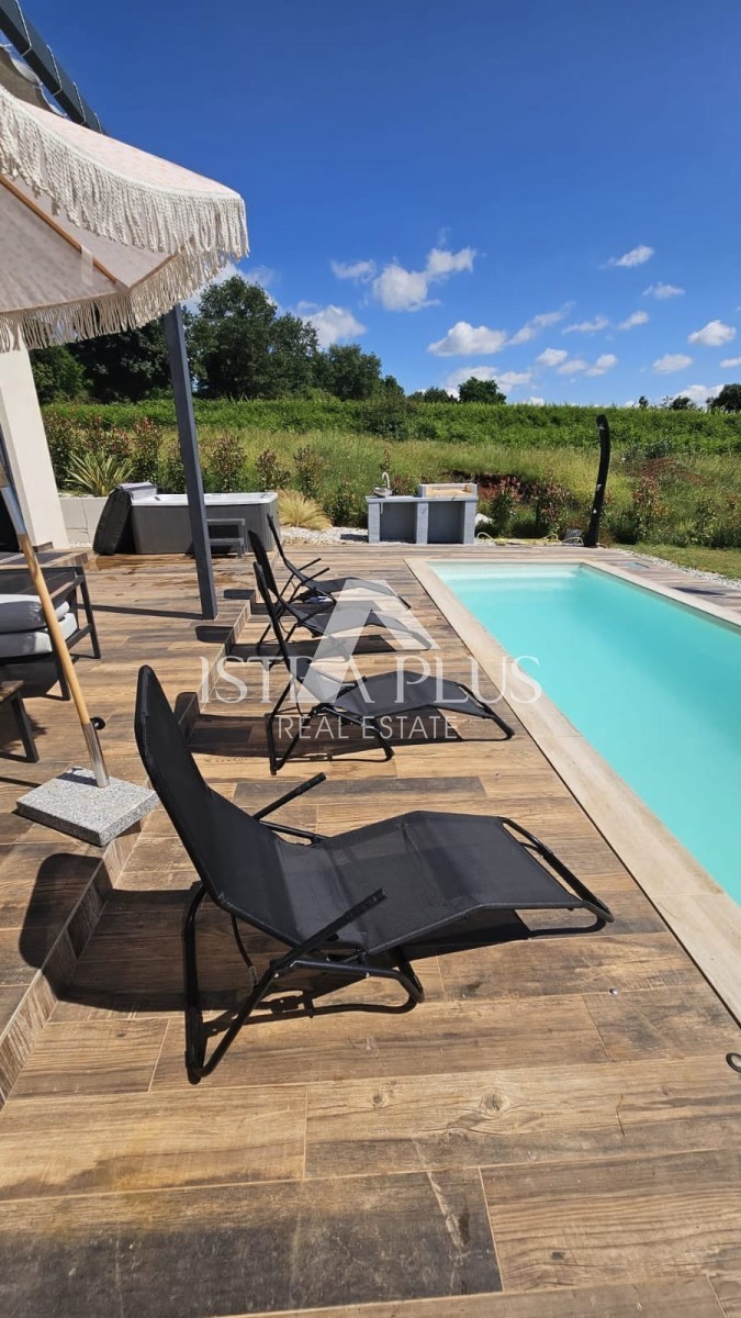 Istria, zona di Visignano - Casa familiare in posizione tranquilla immersa nella natura