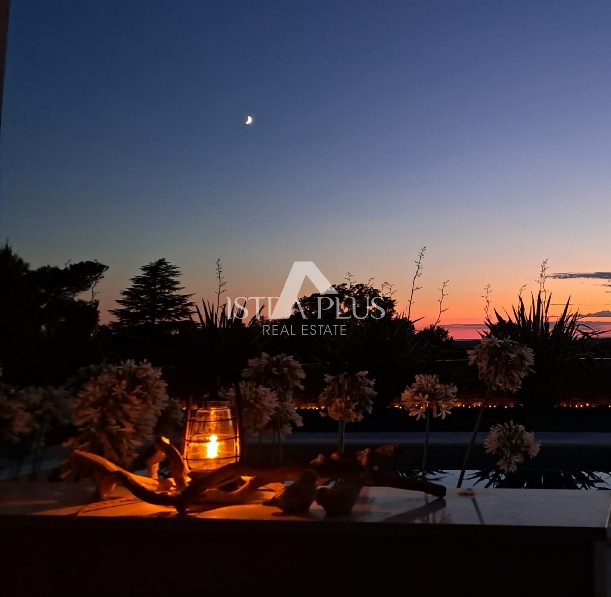 Esclusiva! Una villa unica che coniuga qualità, funzionalità e posizione con vista aperta sul mare.