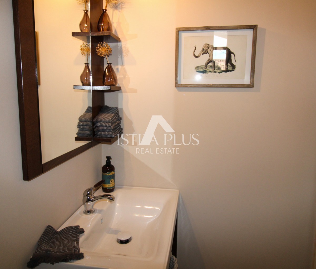 Esclusiva! Una villa unica che coniuga qualità, funzionalità e posizione con vista aperta sul mare.