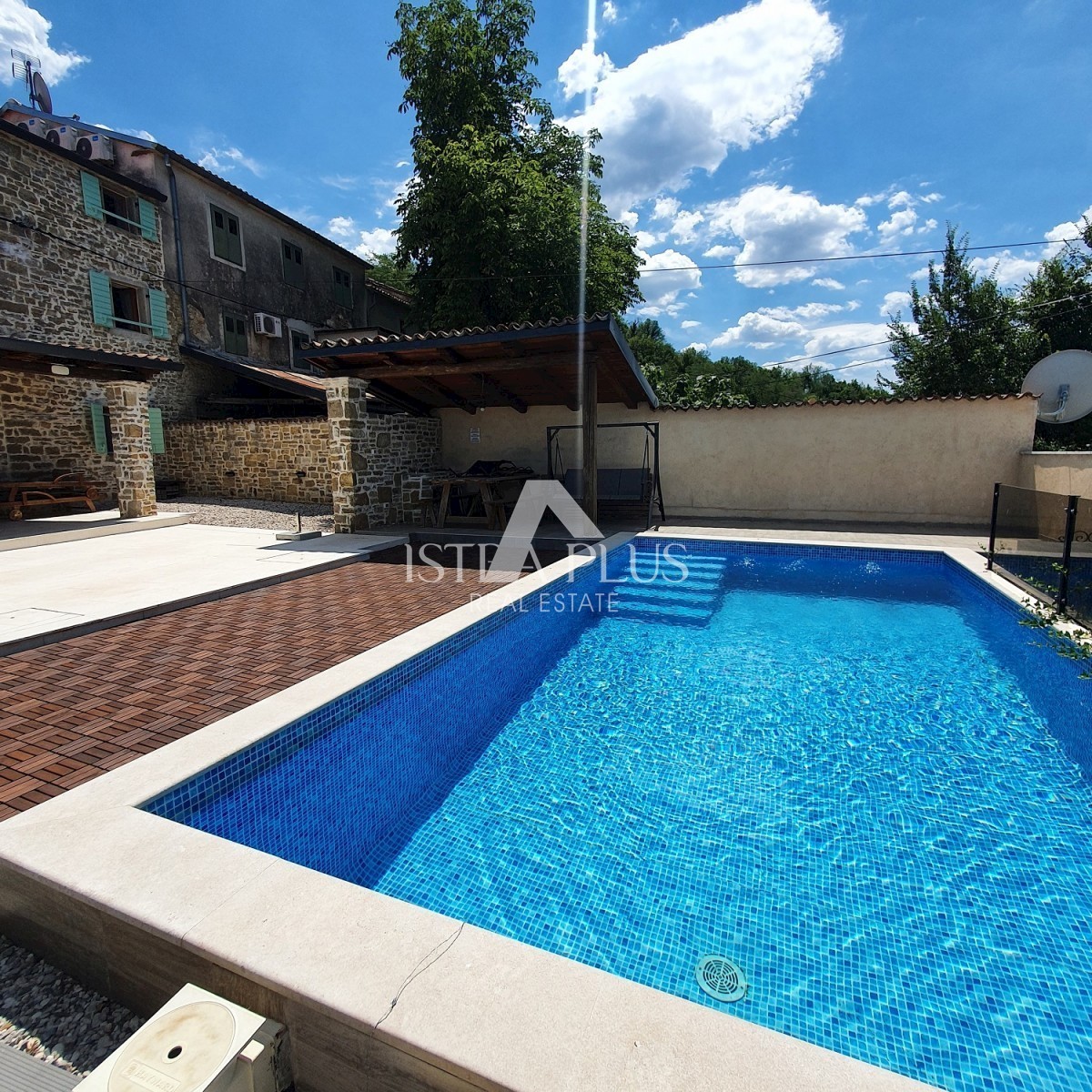 Casa in pietra con piscina + appartamento, Vista al Montona
