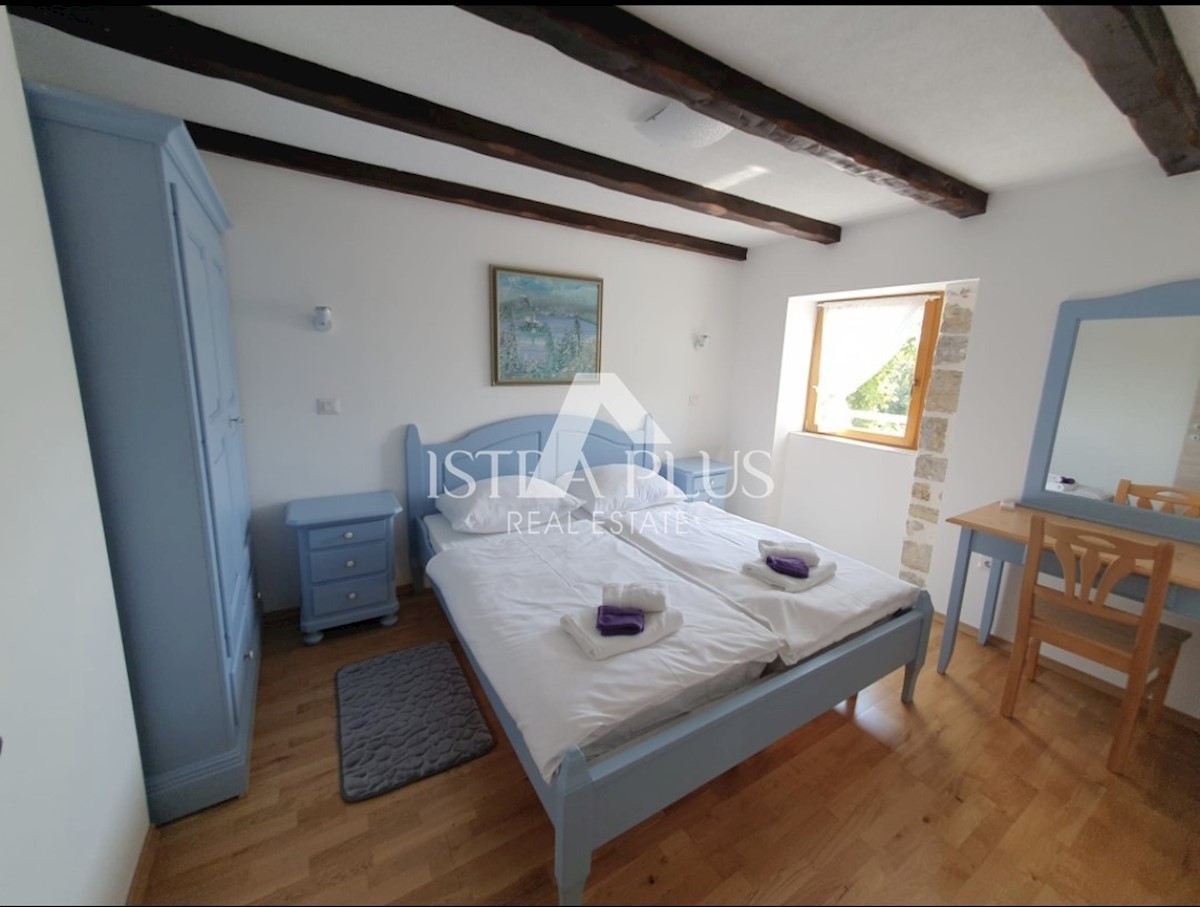 Casa in pietra con piscina + appartamento, Vista al Montona