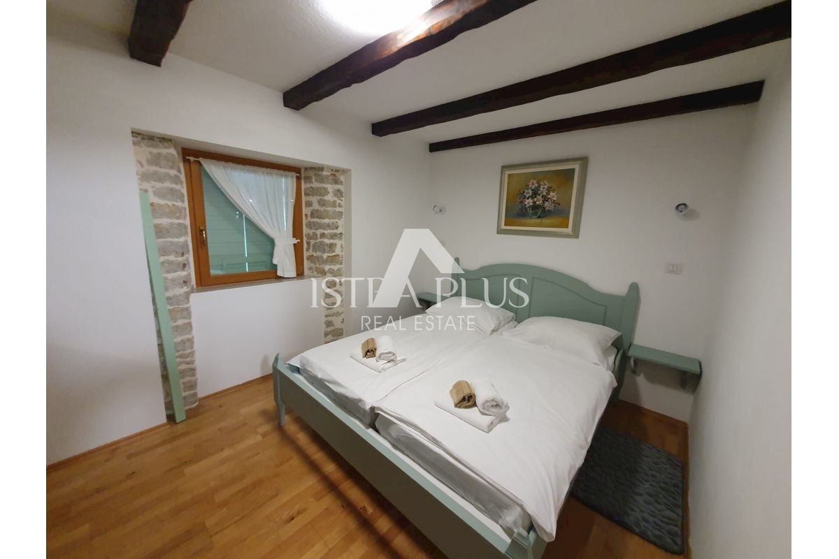 Casa in pietra con piscina + appartamento, Vista al Montona