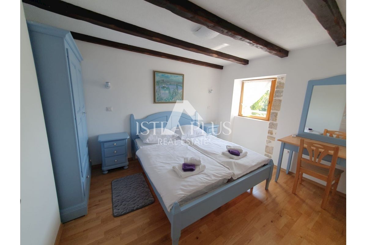 Casa in pietra con piscina + appartamento, Vista al Montona