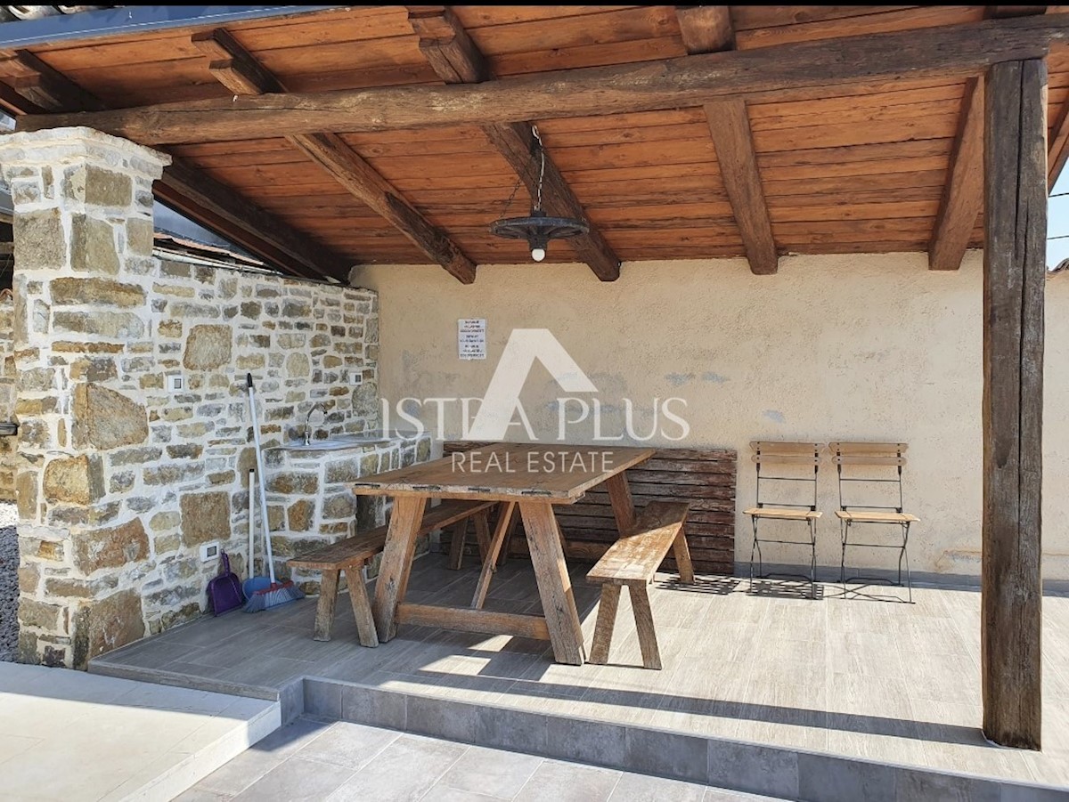 Casa in pietra con piscina + appartamento, Vista al Montona