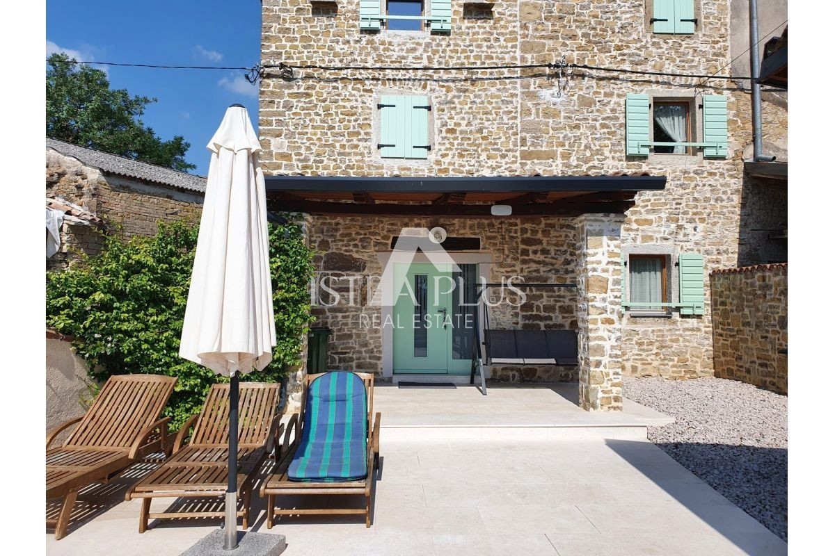 Casa in pietra con piscina + appartamento, Vista al Montona