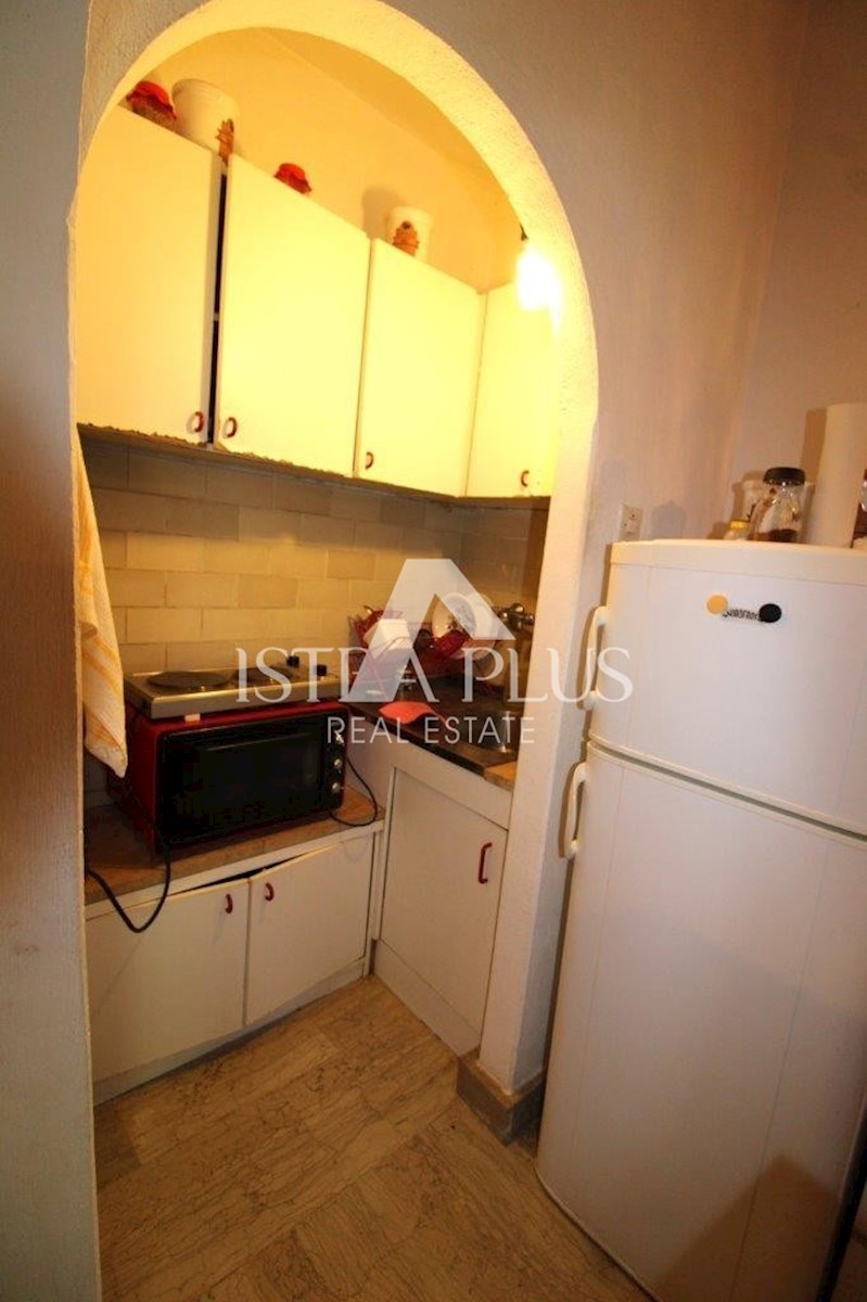 Casa bifamiliare con giardino vicino a Orsera