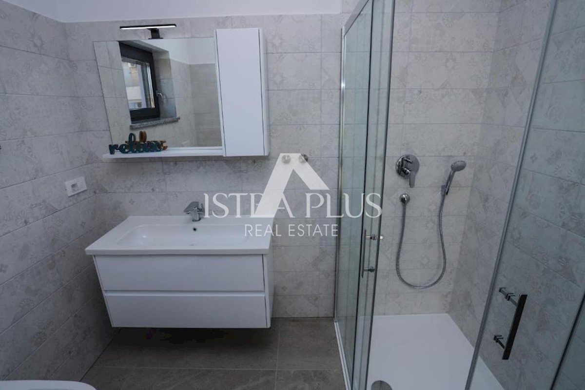 Parenzo - Villa con piscina a 800m dal mare