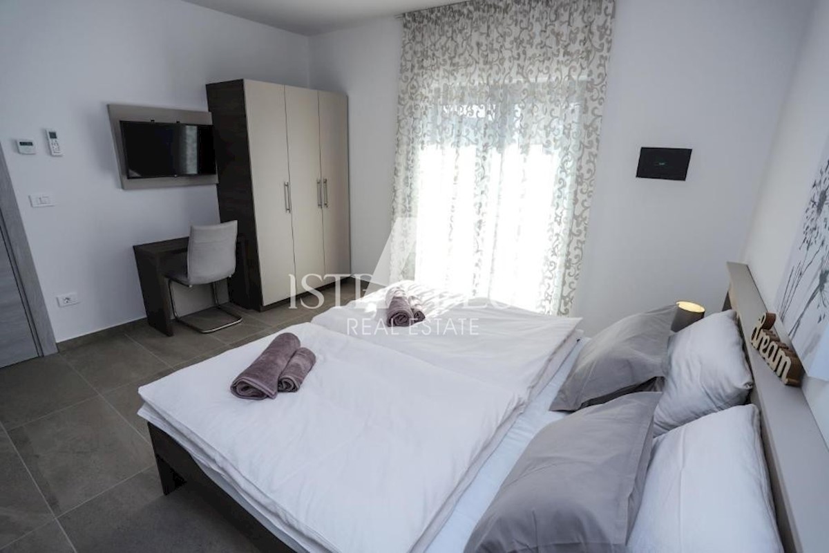 Parenzo - Villa con piscina a 800m dal mare
