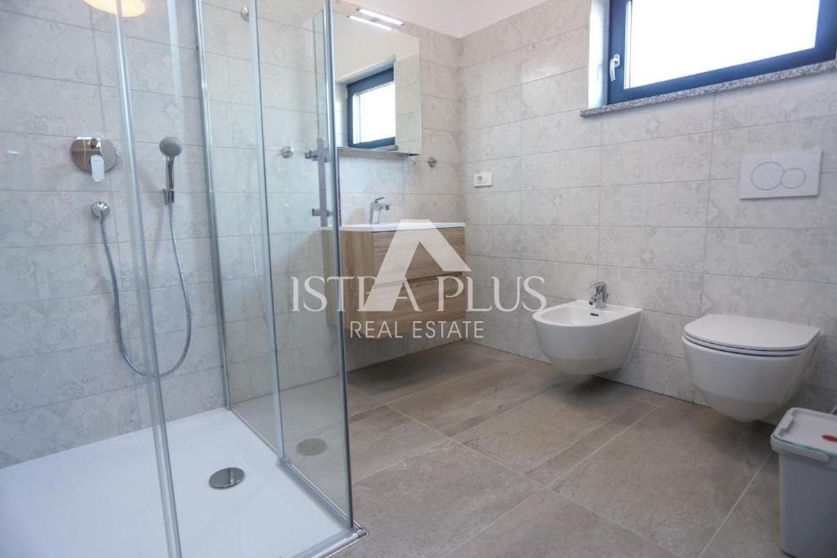 Parenzo - Villa con piscina a 800m dal mare