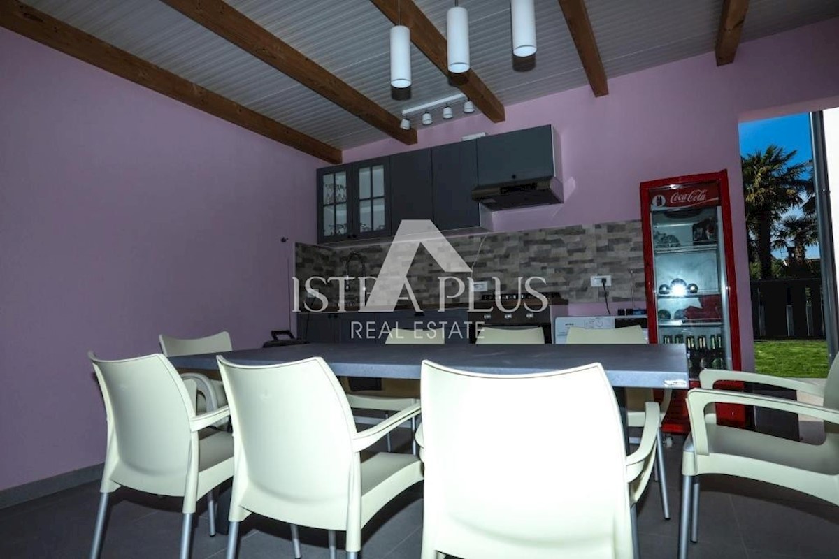 Parenzo - Villa con piscina a 800m dal mare