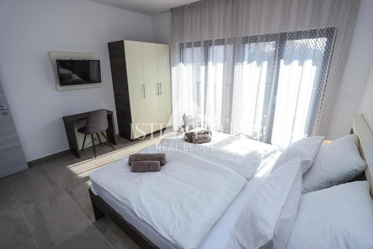 Parenzo - Villa con piscina a 800m dal mare