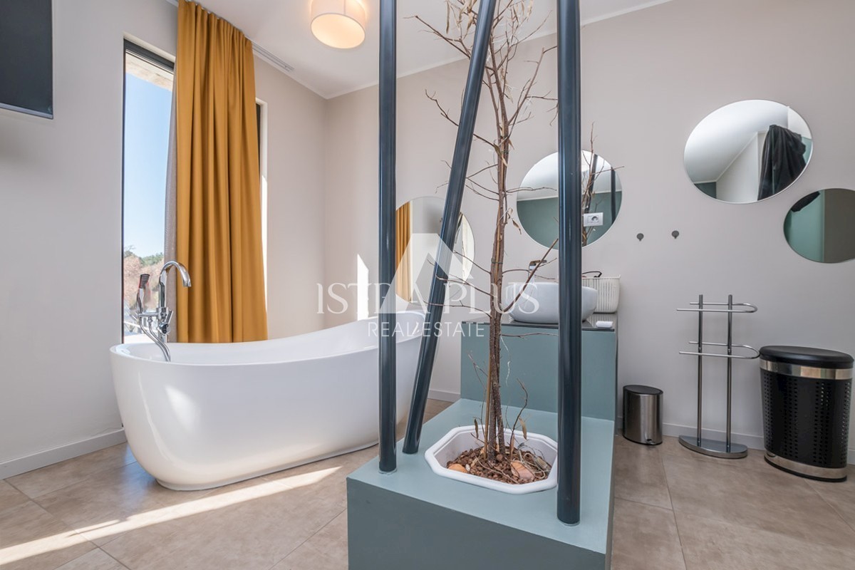 Villa di architettura e design moderno - 1500 metri dal mare