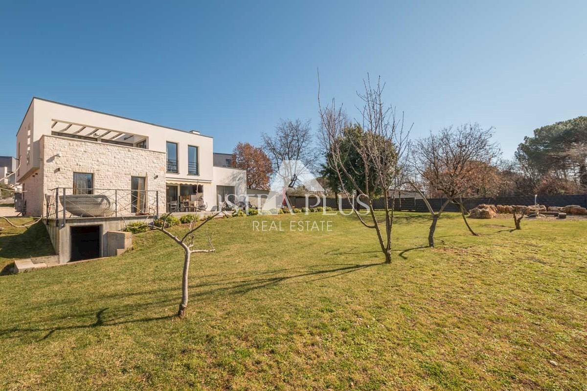 Villa di architettura e design moderno - 1500 metri dal mare