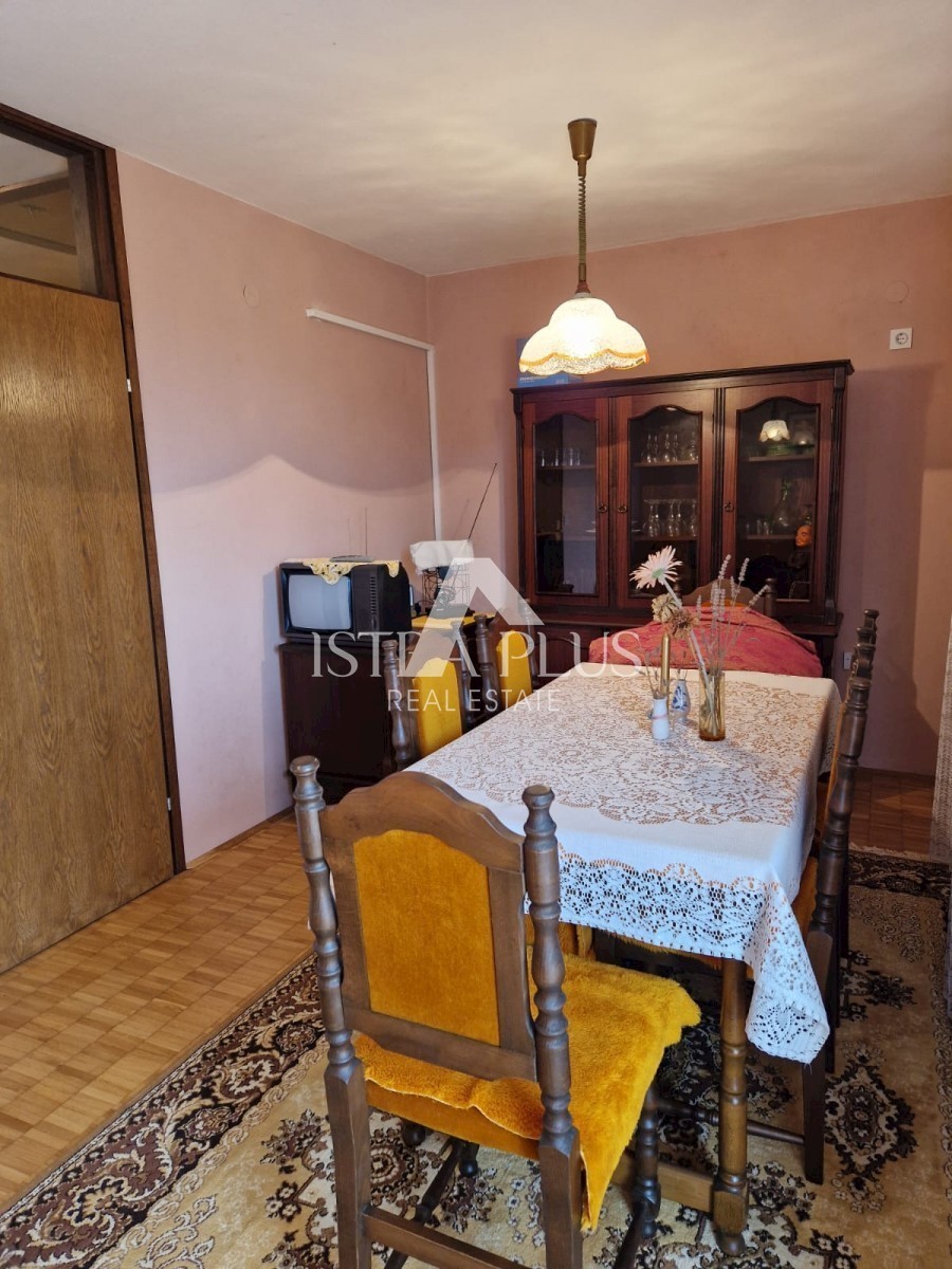 Casa bifamiliare a 2 km dal mare - sobborgo di Parenzo