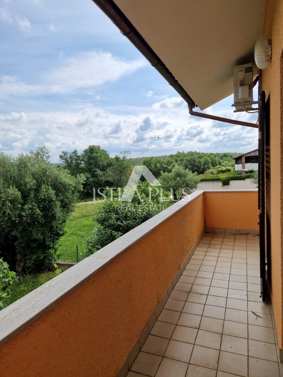 Casa bifamiliare a 2 km dal mare - sobborgo di Parenzo