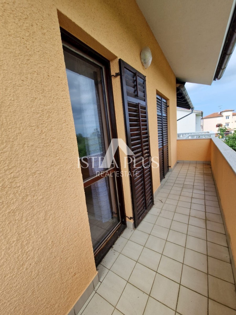 Casa bifamiliare a 2 km dal mare - sobborgo di Parenzo
