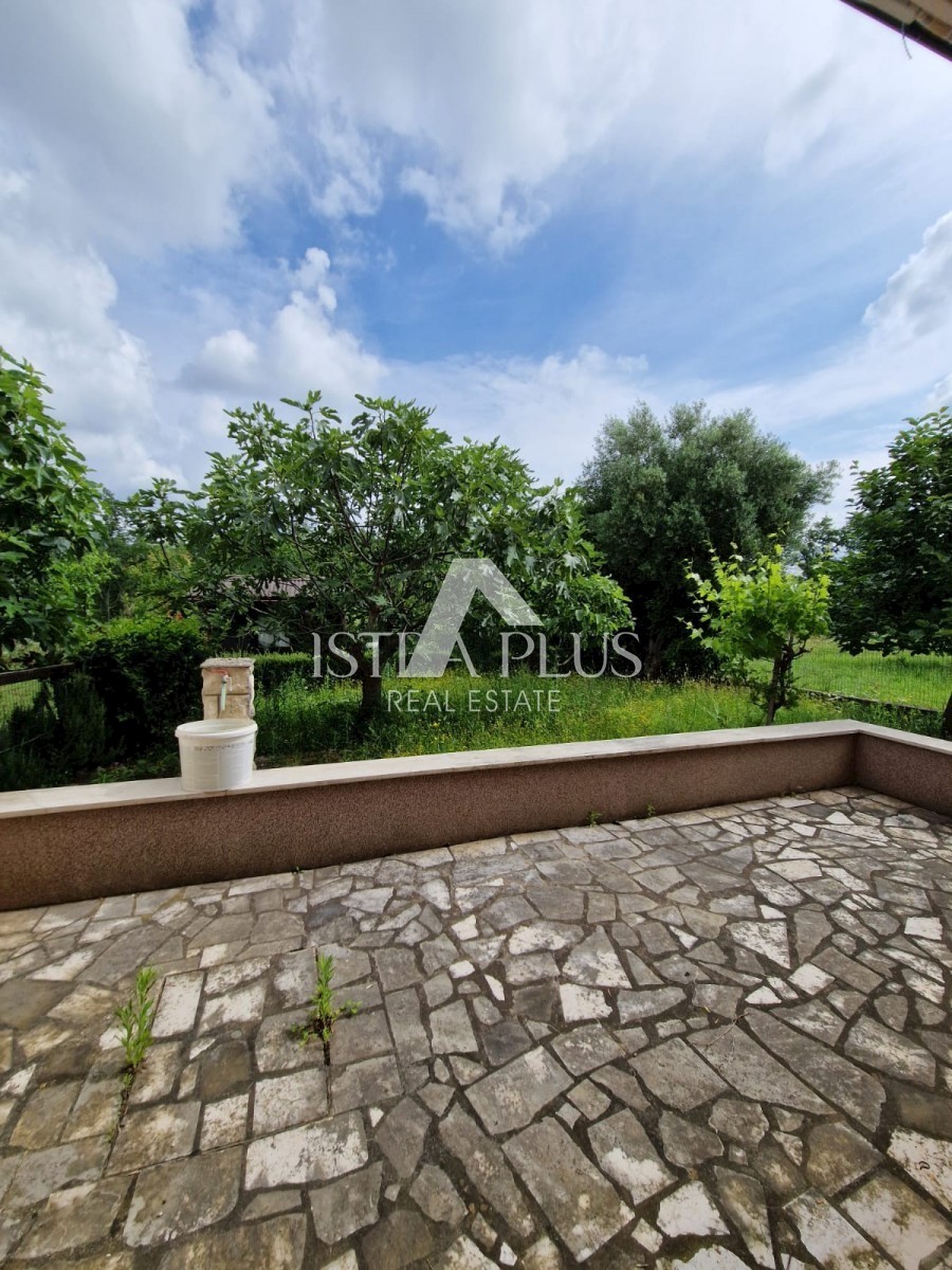 Casa bifamiliare a 2 km dal mare - sobborgo di Parenzo