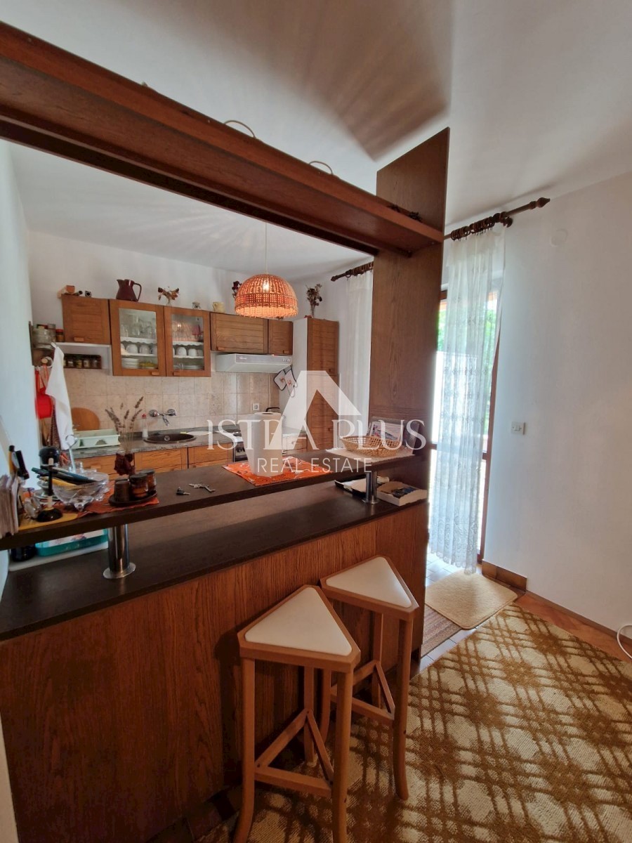 Casa bifamiliare a 2 km dal mare - sobborgo di Parenzo