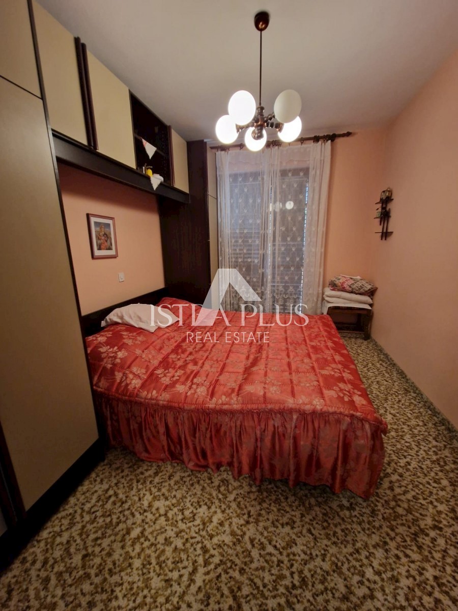 Casa bifamiliare a 2 km dal mare - sobborgo di Parenzo