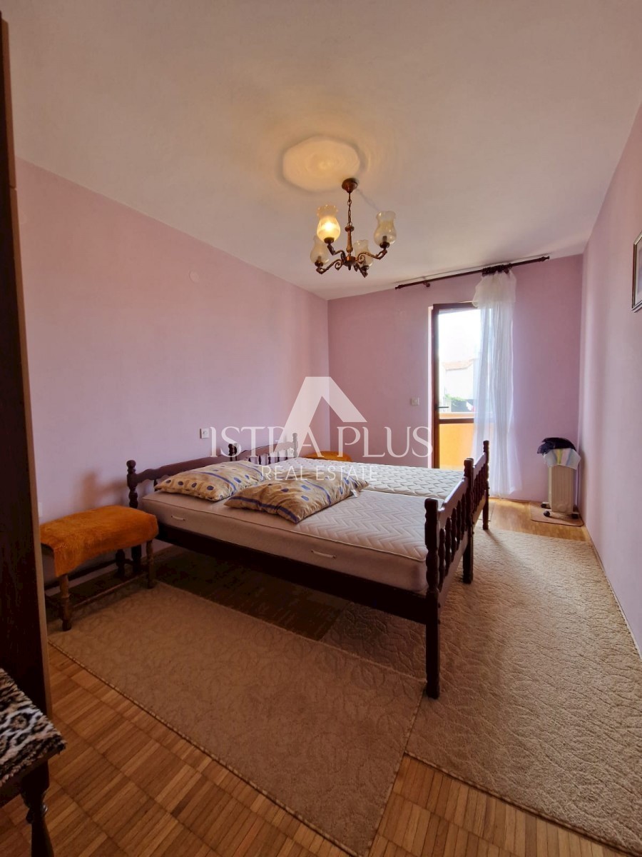 Casa bifamiliare a 2 km dal mare - sobborgo di Parenzo