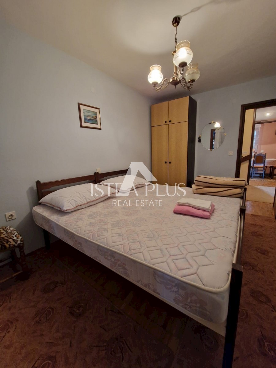 Casa bifamiliare a 2 km dal mare - sobborgo di Parenzo