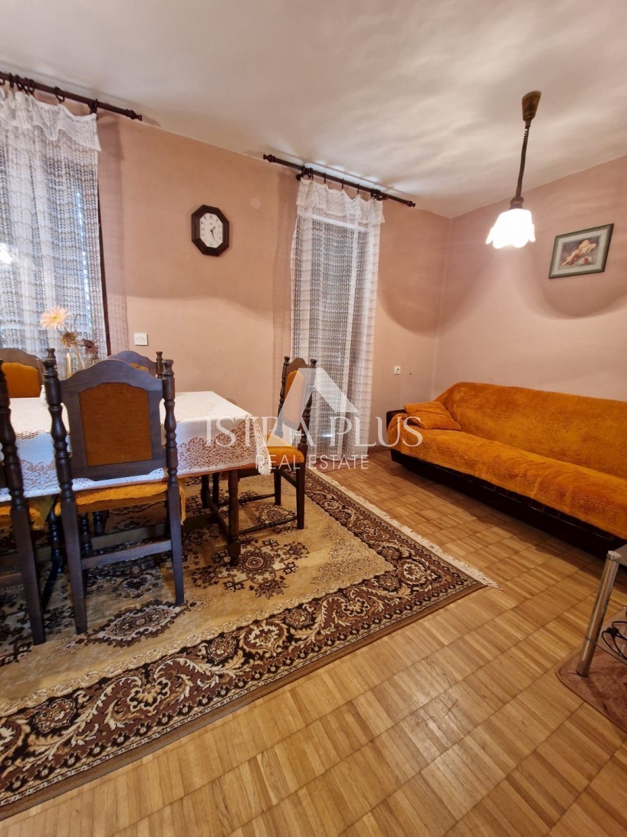 Casa bifamiliare a 2 km dal mare - sobborgo di Parenzo