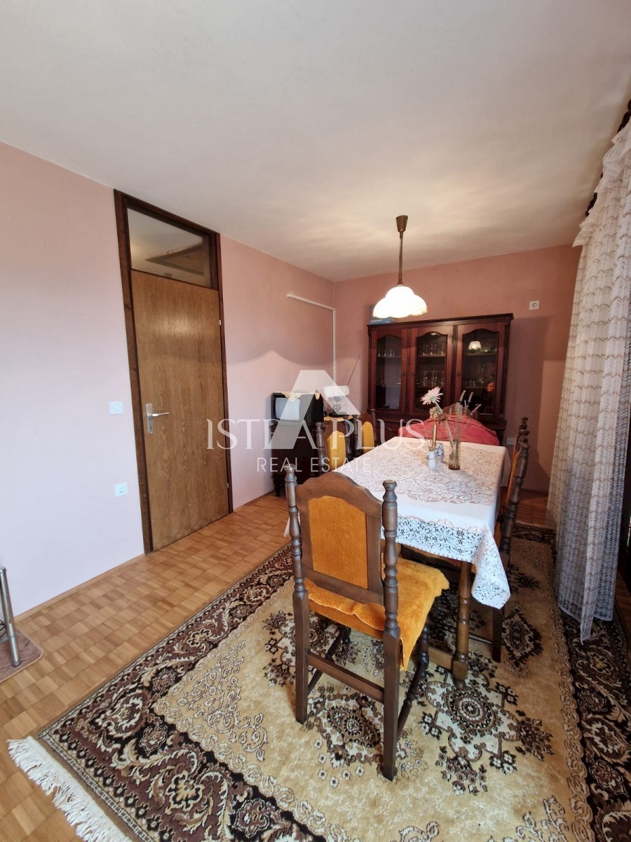 Casa bifamiliare a 2 km dal mare - sobborgo di Parenzo
