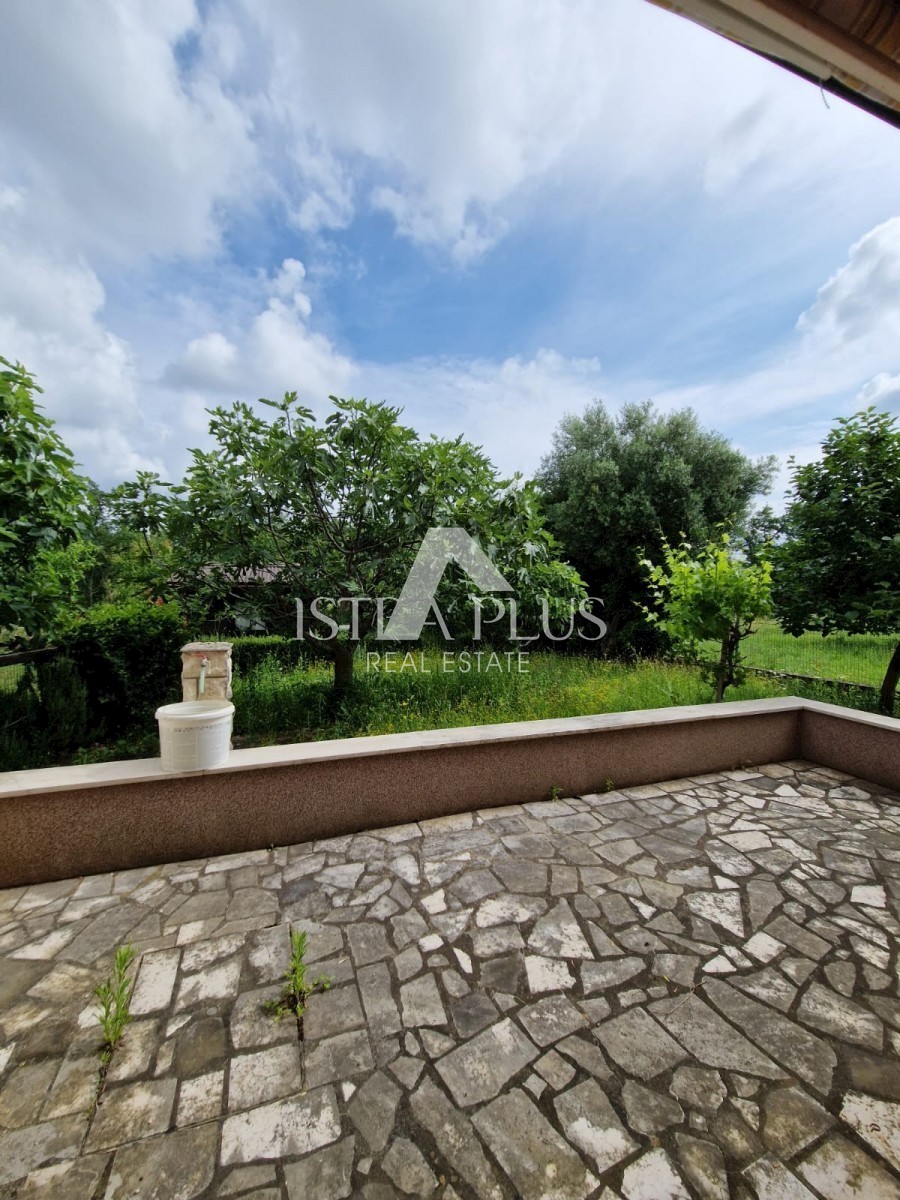 Casa bifamiliare a 2 km dal mare - sobborgo di Parenzo