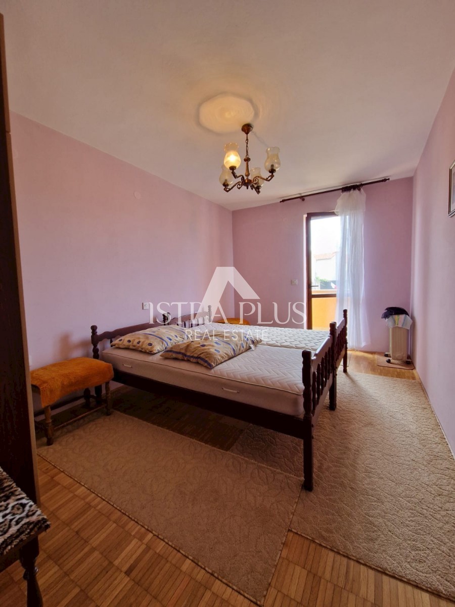 Casa bifamiliare a 2 km dal mare - sobborgo di Parenzo