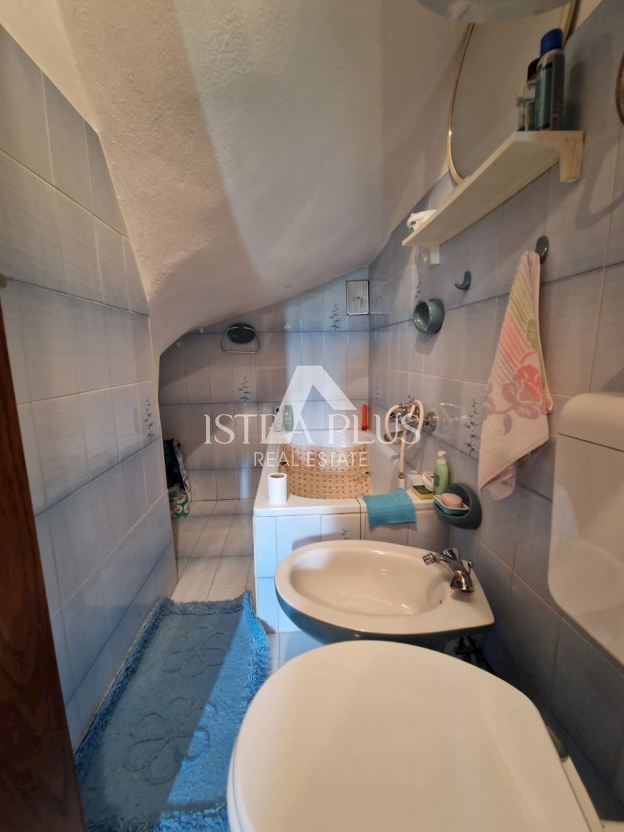 Casa bifamiliare a 2 km dal mare - sobborgo di Parenzo